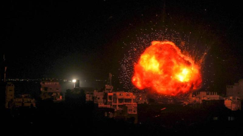 قصف إسرائيلي عنيف على غزة.. واستعدادات اجتياح رفح تبدأ