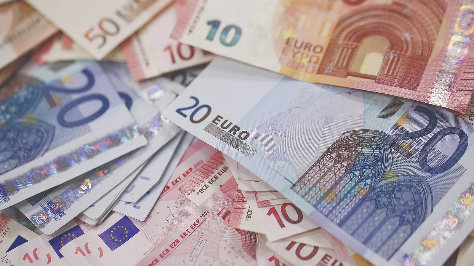 اليورو يتجه لتكبد أكبر خسارة شهرية منذ يناير | شبكة اخبار انونيوز | Onw News Network