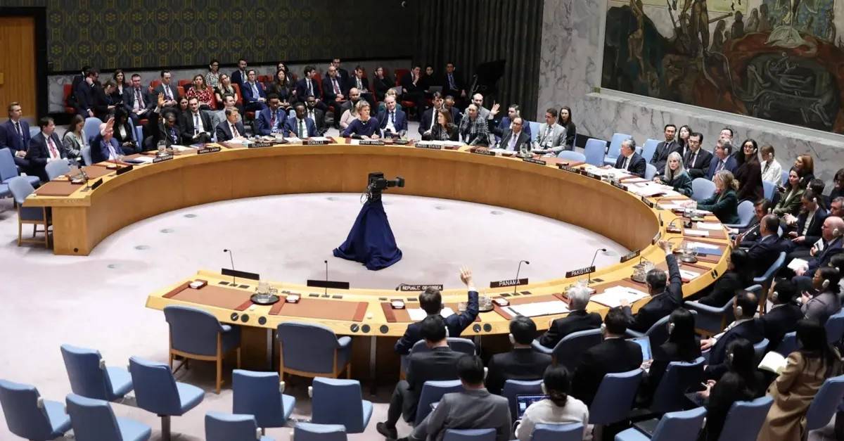 The Security Council adopts an American draft resolution on Ukraine with Russian support