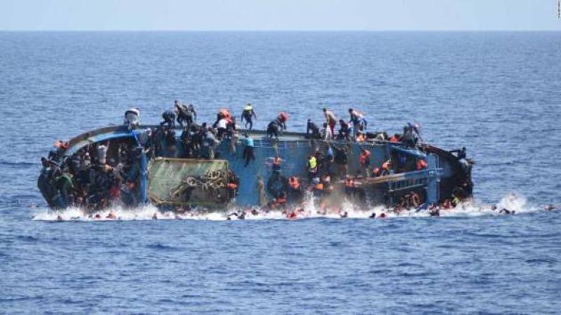 قارب مهاجرين ينقلب في البحر المتوسط بين ليبيا وجنوب أوروبا 