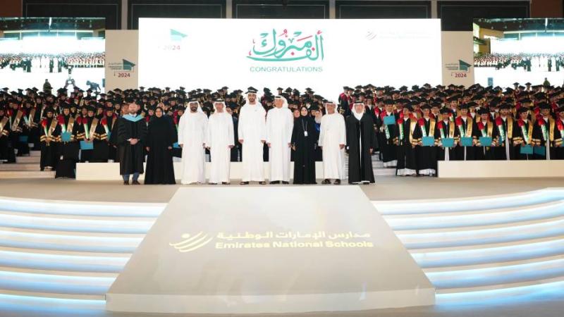 شخبوط بن نهيان يشهد تخريج 578 طالباً من مدارس الإمارات الوطنية في أبوظبي