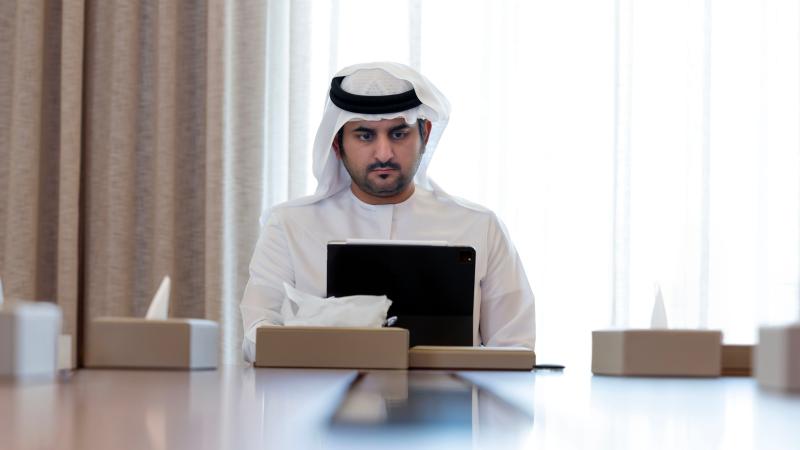 مكتوم بن محمد يعتمد برنامج «تنمية الاستثمار الأجنبي المباشر» في دبي