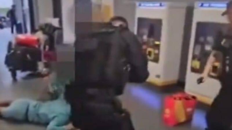 إيقاف ضابط بريطاني عن العمل بعد اعتدائه على رجل في مطار مانشستر