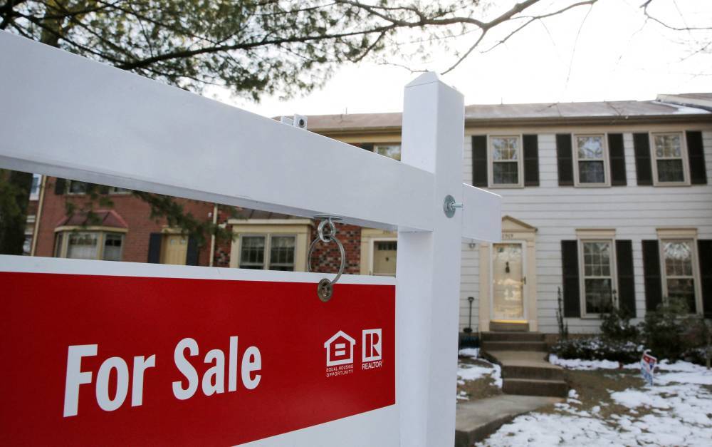 Home sales in the United States plummet to a 10-year low