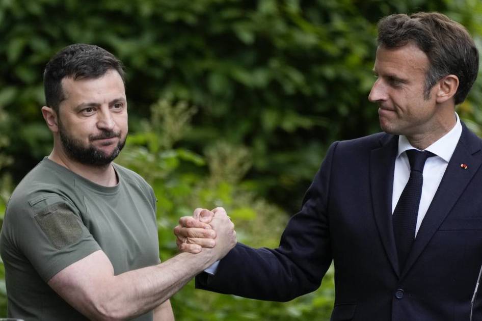 Macron et Zelensky discutent des efforts pour organiser un « sommet de la paix »