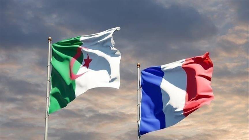 En France, appelle à une renégociation de l’accord sur l’immigration avec l’Algérie