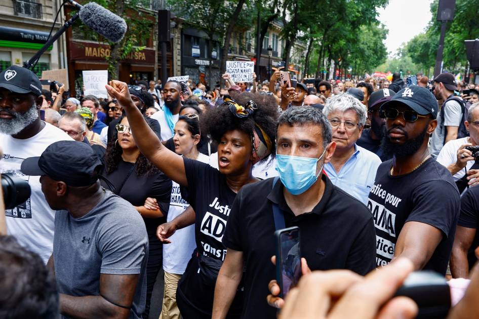 Funérailles et marches de colère en France condamnant les violences policières