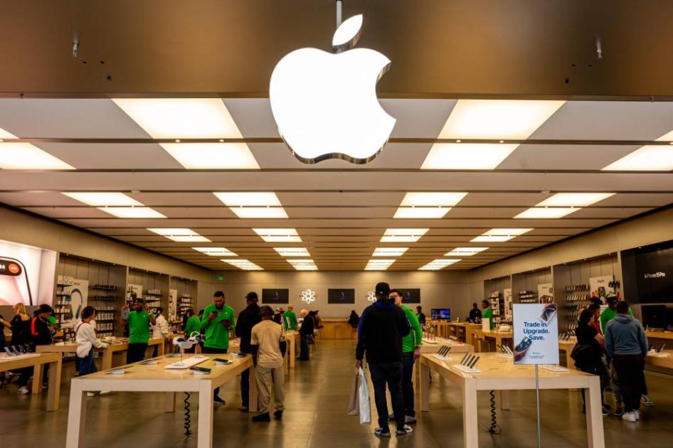 Apple Store employees in the United States vote in favor of strike