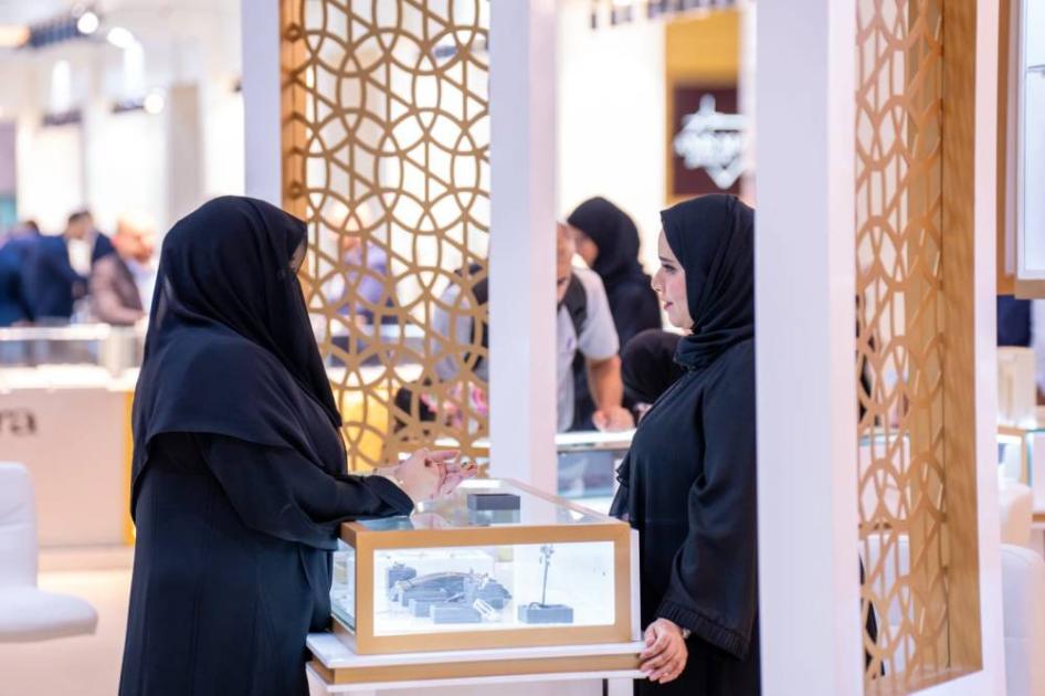 Emirates Jewelery Present in Sharjah attracts 5,000 guests, up 20% Al Khaleej Newspaper