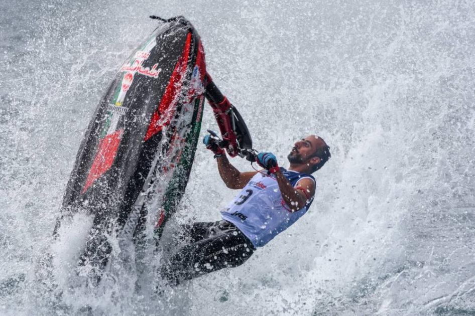 Rashid Al-Mulla participates in the World Cup in Water Cycling
