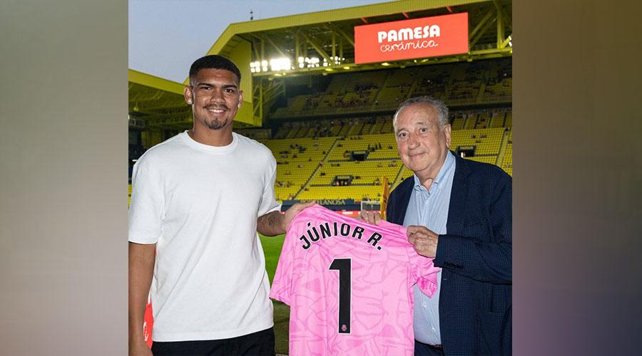 Villarreal sign goalkeeper Luiz Junior from Famalicao